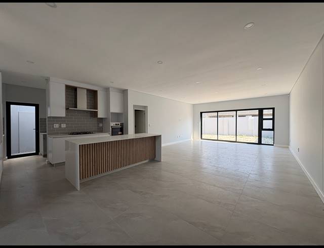 4 BEDROOM HOUSE FOR SALE IN SANDOWN